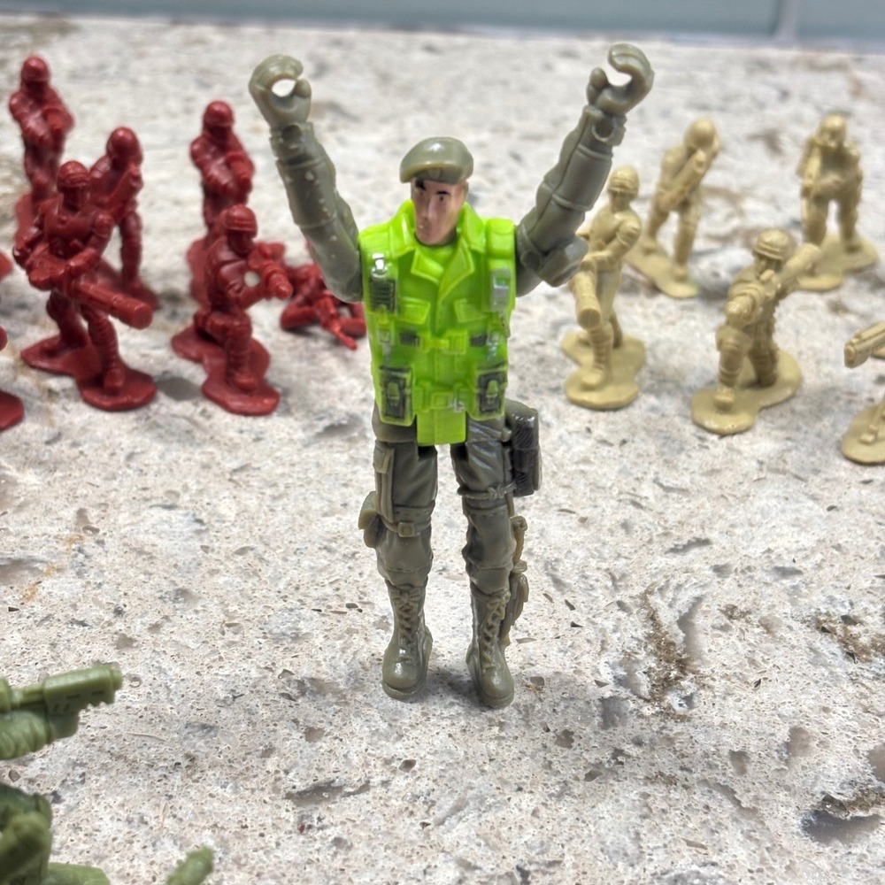 Lot of 56 Toy Soldiers Action Figures Army Men Red Tan Green Tan Figures - Picture 8 of 14